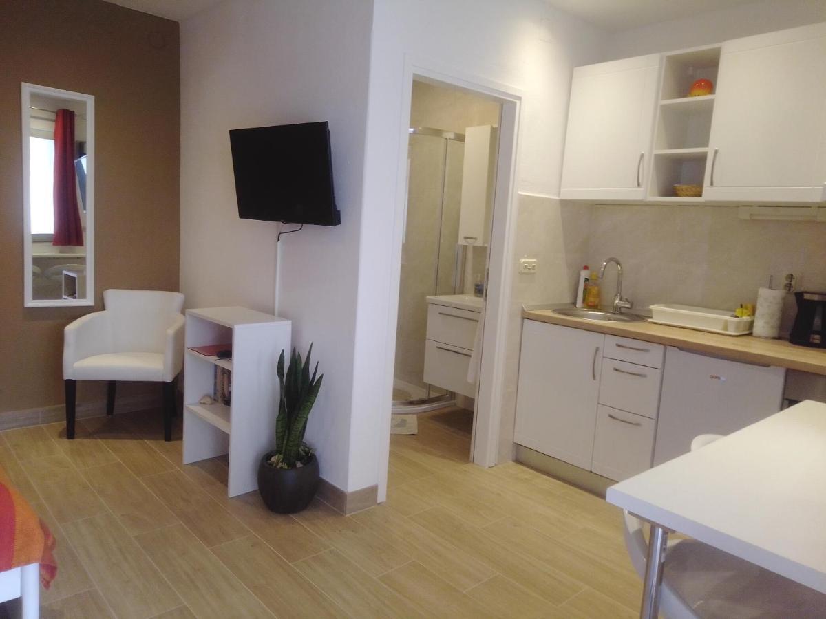 Apartments Haracic Хвар Екстер'єр фото